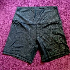 Women’s Lululemon size 6 spandex biker shorts